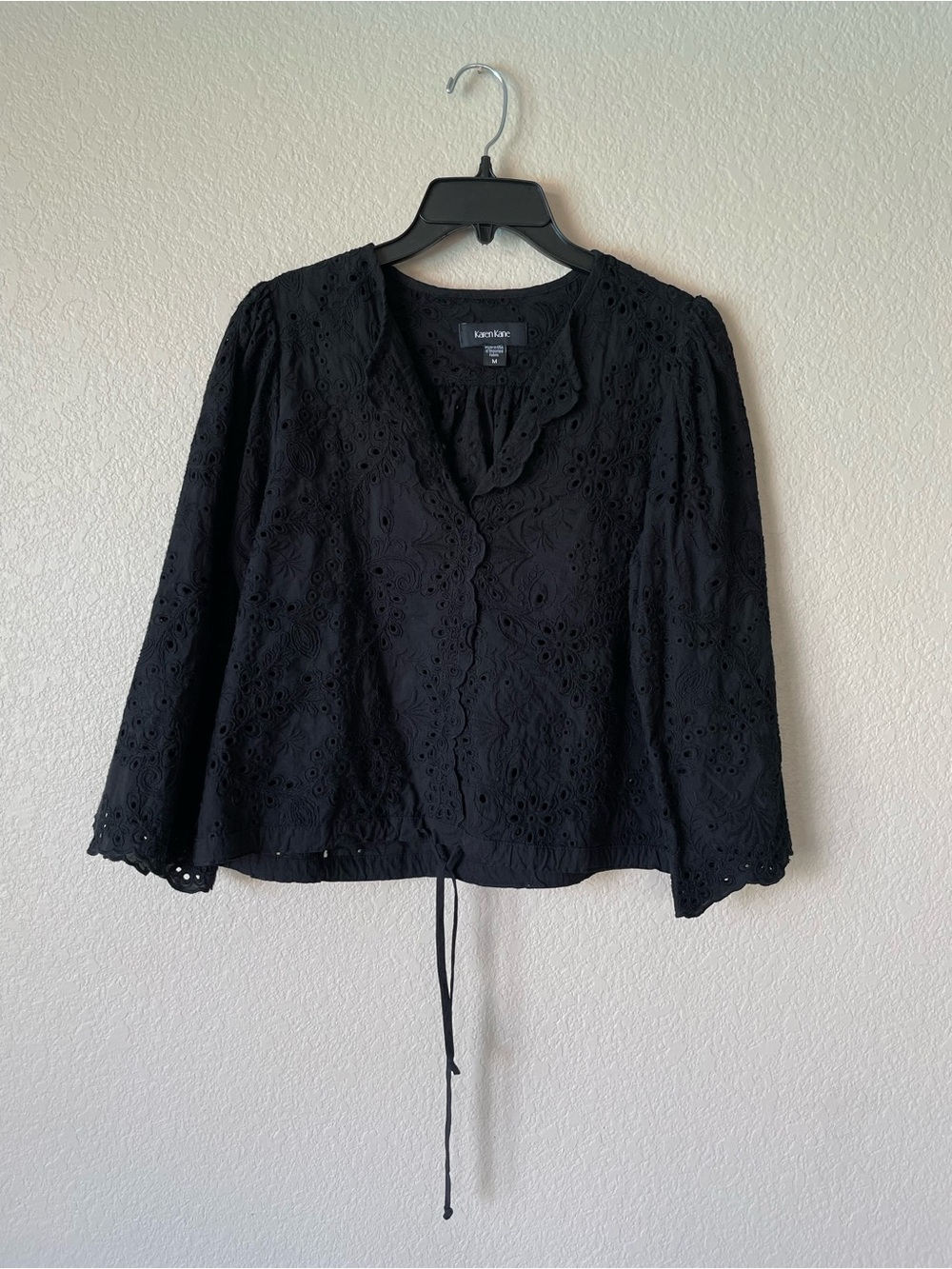 Karen Kane Black Eyelet Bell Sleeve V Neck Cropped Blouse Medium